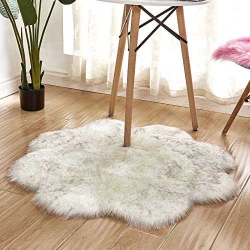 Teppich aus Kunstfell mit roten Blumen, Bodenteppich, Flächenteppich, Kawaii-Teppich, Schlafzimmer, waschbar, for Sofa, Durchmesser 100 cm(White and Black Tip,Flower Diameter 60cm/23.6in) von MBHHU