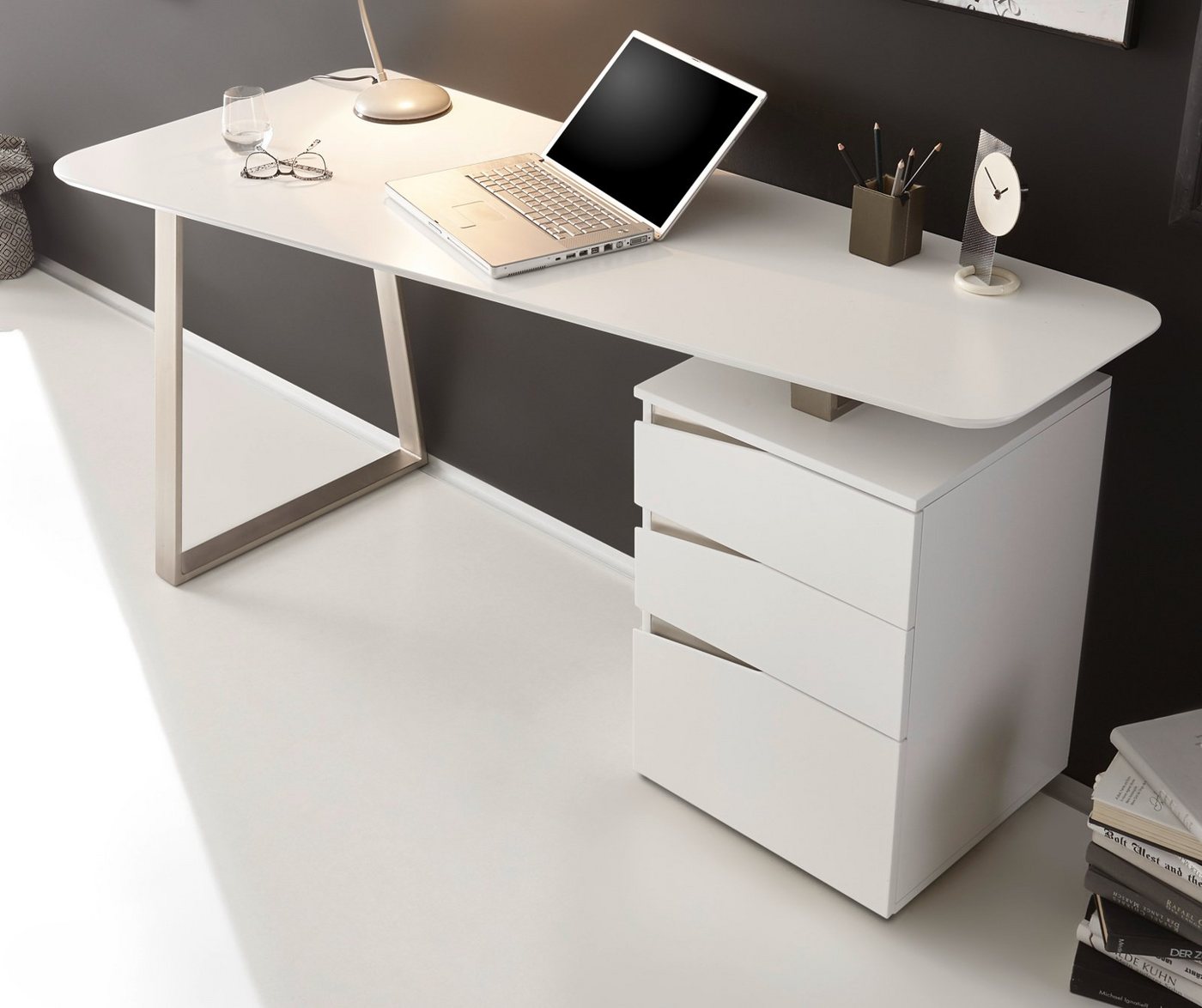 MCA furniture Schreibtisch Tori (in weiß matt lackiert, Metallgestell in Edelstahloptik), inkl. Container von MCA furniture