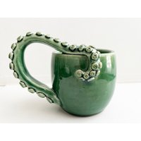 Benutzerdefinierte Oktopus-Becher, Keramik-Kraken-Becher, Oktopus-Tentakel-Becher, Farbbecher, Ozean-Themen-Becher, Einzigartiges Keramikgeschenk von MCaswellCeramics