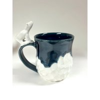 Eisbär-Becher, Geschnitzter Keramik-Becher, Eisbär-Themen-Becher, Arktis-Themen-Becher, Keramik-Kaffeetasse, Einzigartige Keramik-Geschenke von MCaswellCeramics