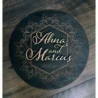 Personalisiertes Rundes 12x12-Holzschild Mit Mandala-Gravur Personalisiertes Rundes 12x12-Holzschild Mit Mandala-Gravur von MDeMasiDesigns