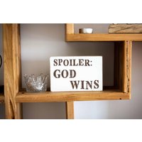 Holzschild "Spoiler God Wins" Christliches Geschenk in Verschiedenen Größen Und Farben | Inspirierend Motivierend Glaube Gott Geistlich von MEERwertManufaktur