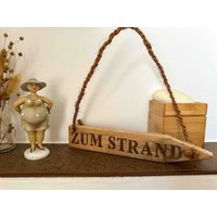 Holzschild Wegweiser Zum Strand | Eiche Massiv Geschenk Freude Machen Deko Draußen Drinnen Sehnsucht Nach Meer Urlaub Holzschild Wegweiser Zum Strand | Eiche Massiv Geschenk Freude Machen Deko Draußen Drinnen Sehnsucht Nach Meer Urlaub von MEERwertManufaktur
