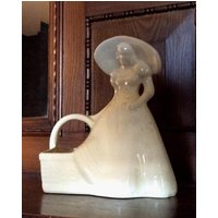 Mccoy Südliche Belle Dame Mit Hut Breiter Krempe Und Korb-Blumentopf von MEETOOYOO