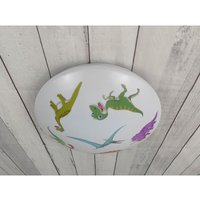 Meinewunschleuchte - Coole led Deckenleuchte mit Dino Motiv fürs Kinderzimmer, bunt ø 35cm Meinewunschleuchte - Coole led Deckenleuchte mit Dino Motiv fürs Kinderzimmer, bunt ø 35cm von MEINEWUNSCHLEUCHTE
