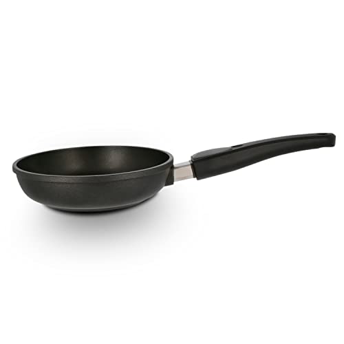 MEISTERKOCH Bratpfanne 20 cm, abnehmbarer Griff, Induktion, Antihaft, 1,25l Volumen | Made in Germany | Profi-Pfanne aus Alu mit 4-lagiger Titanium-Versiegelung, spülmaschinengeeignet von MEISTERKOCH KOCHEN WIE DIE PROFIS