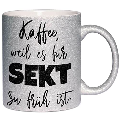 Kaffee weil es für Sekt zu früh ist Glitzertasse mit lustigem Spruch in Geschenkverpackung Tasse Funkeleffekt Glitter Sparkle Effekttasse (5 Farben), Farbe: Silber von MERCHIFY