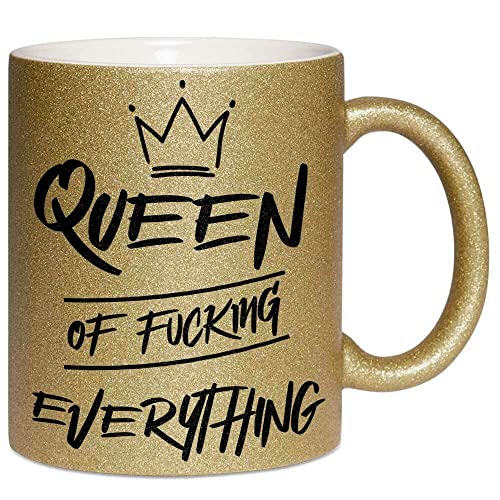 Queen of fucking everything Glitzertasse mit lustigem Spruch in Geschenkverpackung Tasse Funkeleffekt Glitter Sparkle Effekttasse (Farbe Gold) von MERCHIFY