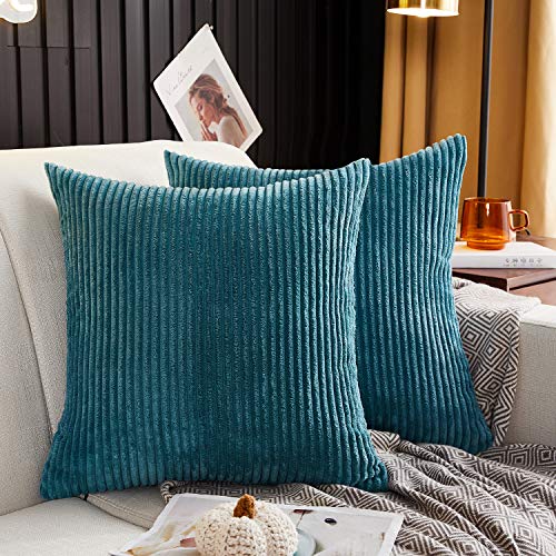 MERNETTE 2 Stück Corduroy Soft Dekorative Quadratische Wurfkissenbezüge Kissenbezüge Kissenbezug Home Decor Dekorationen für Sofa Couch Bett Stuhl 65 x 65 cm (gestreifter Pfau) von MERNETTE