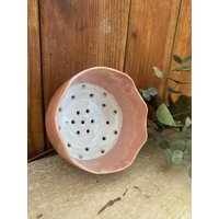 Kleines Keramik Sieb Rosa - Weiß Kleines Keramik Sieb Rosa - Weiß von MERVALceramic
