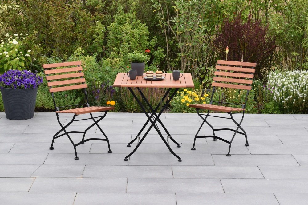 MERXX Garten-Essgruppe Schlossgarten, (Set 3-teilig, Tisch, 2 Klappstühle, Flachstahl mit Eukalyptusholz), Lieferung ohne Dekoration von MERXX