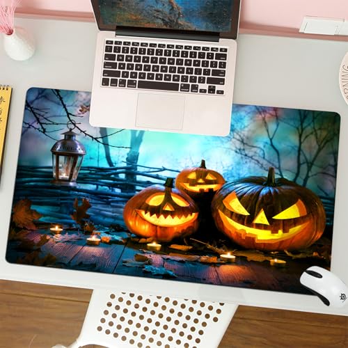 MESHIZIY Mauspad (400 × 900 MM) Verlängertes großes Mauspad Schreibtischauflage, rutschfeste Gummibasis, Gaming-Mauspad XLHalloween-Kürbisse auf Holz vor nächtlich gruseligem Waldhintergrund von MESHIZIY
