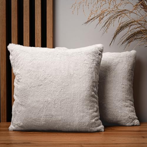 MG Design 2er Set Kissenbezug 40x40 cm hellgrau quadratisch - aus Pelzimitat, mit Reißverschluss - dekorative Kissenbezüge für Kissen 40x40, Deko Schlafzimmer, Deko Wohnzimmer von MG Design