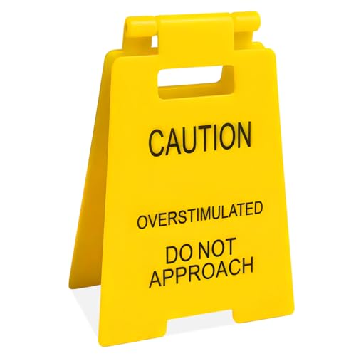 Schreibtischschild mit Aufschrift "Caution Overstimulated Desk Accessories", Schreibtisch-Ornamente, lustiges Zubehör mit Warnschild "Do Not Approach", humorvolle Mini-Gag-Gadgets für Arbeitskollegen Schreibtischschild mit Aufschrift "Caution Overstimulated Desk Accessories", Schreibtisch-Ornamente, lustiges Zubehör mit Warnschild "Do Not Approach", humorvolle Mini-Gag-Gadgets für Arbeitskollegen von MICJLLT