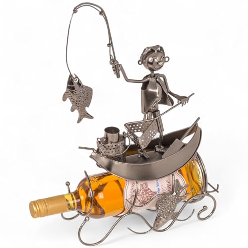 MIJOMA Flaschenhalter Metall Fischer Angler – Weinständer aus Eisen – Weinhalter Boot mit Fisch Figur – Weinflaschenhalter für Männer & Angler – 25x12x27 cm MIJOMA Flaschenhalter Metall Fischer Angler – Weinständer aus Eisen – Weinhalter Boot mit Fisch Figur – Weinflaschenhalter für Männer & Angler – 25x12x27 cm von MIJOMA