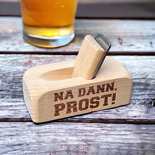 MIJOMA Flaschenöffner Bierhobel aus Holz, Bierflaschenöffner in Holzhobel Form, 9x4x6 cm, mit verschiedenen Sprüchen (Na Dann Prost) von MIJOMA