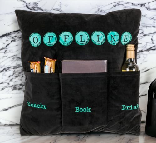 MIJOMA OFFLINE Kuschelkissen mit 3 Taschen für Snacks, Books, Drink | 40x40 cm, 100% Polyester | Ideal zum Entspannen und Genießen | Schickes Design & Funktionalität | Perfektes Mitbringsel von MIJOMA