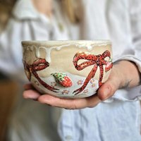 Getöpferte Bunte Keramikschale, Süße Müslischale Mit Erdbeeren, Cottagecore, Frühstückschale, Geschenk Für Freundin, Mama, Verspielte Keramik, Rosa Getöpferte Bunte Keramikschale, Süße Müslischale Mit Erdbeeren, Cottagecore, Frühstückschale, Geschenk Für Freundin, Mama, Verspielte Keramik, Rosa von MIMIPOTTERI