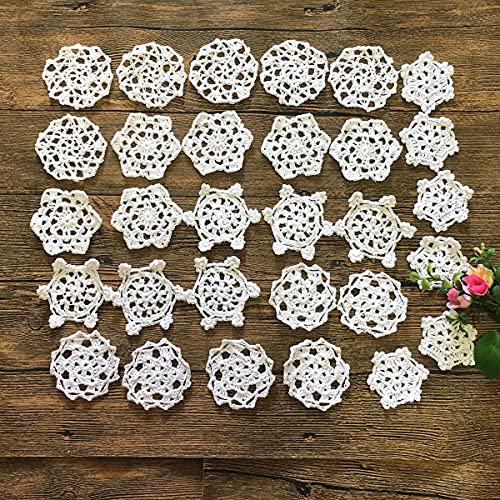 MINDPLUS Set mit 30 kleinen Handhäkeldeckchen Baumwolle gehäkelte Spitzendeckchen Häkeln Schneeflocken Weihnachtsschmuck Deckchen 6-7 cm Weiß von MINDPLUS
