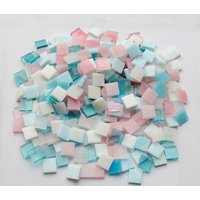 Set mit 560 Buntglas-Mosaikfliesen zum Basteln – 1 cm x 1 cm quadratische Formen – Wohnaccessoires, Teller, Bilderrahmen usw. (Farbe Blau Weiß von MINKUROW