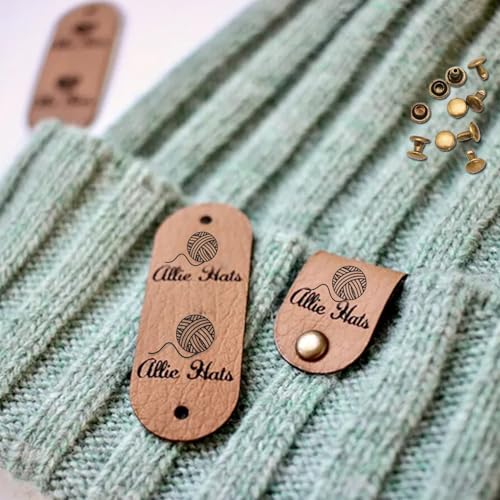 10 Stück Personalisierte Handgefertigte Lederetiketten Mit Nieten, Personalisierte Etiketten For Handgefertigte Artikel, Gestrickt Und Gehäkelt Mit Nieten, Verschiedene Farboptionen Aus Kunstleder von MINXLTD