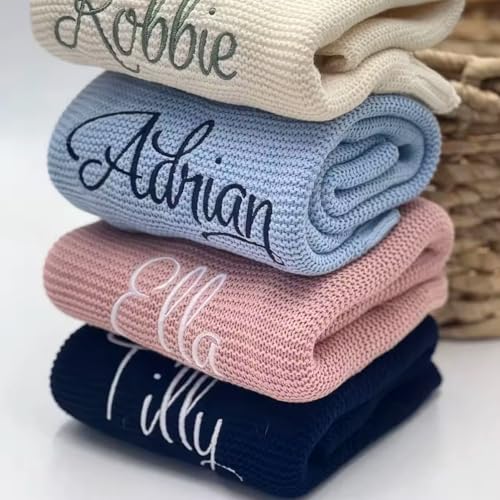 Personalisierte Babydecke Mit Namen, Individuell Gestrickt Mit Stickerei, Monogrammierte Neugeborenen-Babygeschenke for Babypartys, Kinderwagen, Autositz Personalisierte Babydecke Mit Namen, Individuell Gestrickt Mit Stickerei, Monogrammierte Neugeborenen-Babygeschenke for Babypartys, Kinderwagen, Autositz von MINXLTD