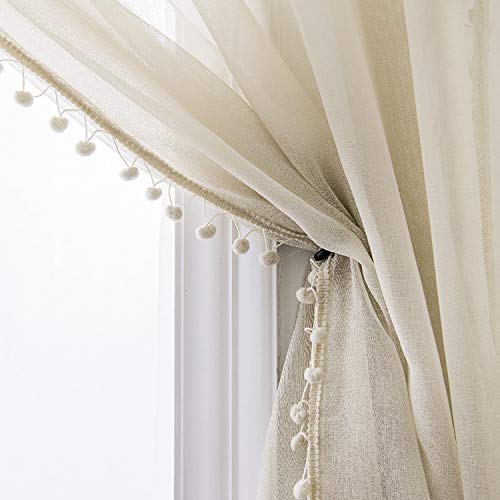 MISS SELECTEX Vorhänge in Leinenoptik, mit Pompom-Quasten, durchscheinende Vorhänge – Stangentasche, Voile, halbtransparent, für Wohnzimmer und Schlafzimmer, 2er-Set Vorhänge (132 x 160 cm, Natur) von MISS SELECTEX