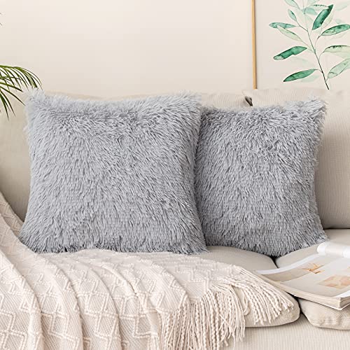MIULEE 2er Set Kissenbezüge Künstlich Pelz Sofakissen Dekorative Dekokissen Kuschelkissen Plüschkissen Kuschelig Couchkissen Kissen Flauschig Kissenbezug für Wohnzimmer Schlafzimmer 45x45 cm Grauweiß MIULEE 2er Set Kissenbezüge Künstlich Pelz Sofakissen Dekorative Dekokissen Kuschelkissen Plüschkissen Kuschelig Couchkissen Kissen Flauschig Kissenbezug für Wohnzimmer Schlafzimmer 45x45 cm Grauweiß von MIULEE