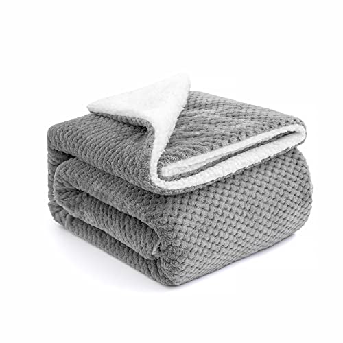 MIULEE Decke Körnig Sherpa Kuscheldecke Flauschige Wohndecke Doppelte Wolldecke Flanell Lamm Decke Weiche Tagesdecke Bettüberwurf für Sofa Couch Wohnzimmer 125x150 cm Dunkelgrau von MIULEE