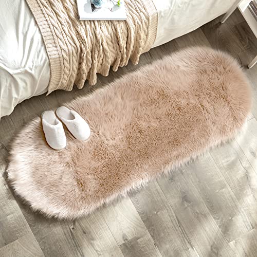 MIULEE Faux Fell Teppich Flauschig Weiche Warm Modern Bodenmatte Sofa Matte Kunstfell Dekofell Unregelmäßig Bettvorleger Wolle Longhair Optik Gemütliches 60x160 cm Ocker von MIULEE