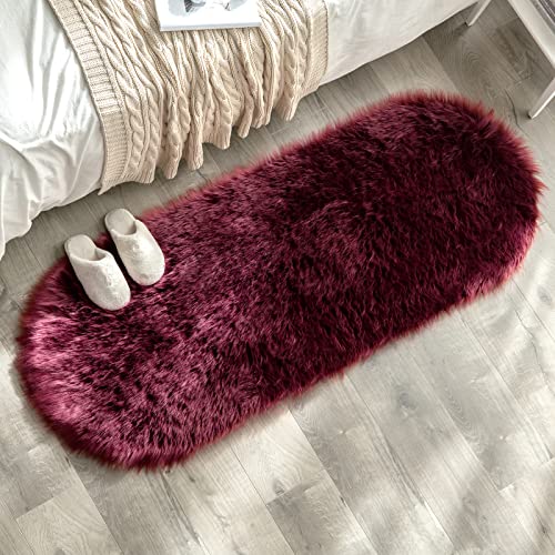 MIULEE Faux Fell Teppich Flauschig Weiche Warm Modern Bodenmatte Sofa Matte Kunstfell Dekofell Unregelmäßig Bettvorleger Wolle Longhair Optik Gemütliches 60x160 cm Weinrot von MIULEE