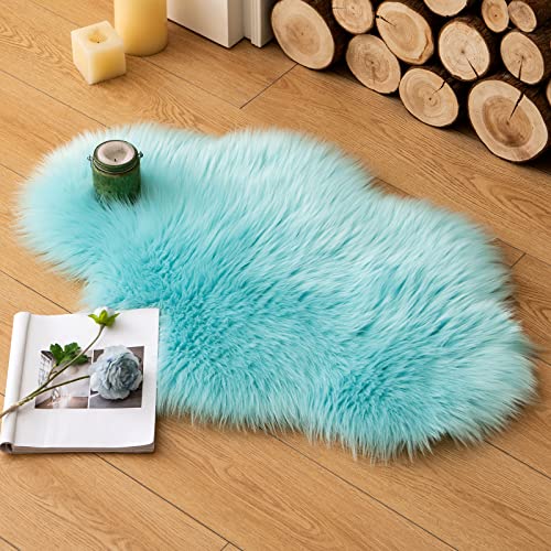 MIULEE Faux Fell Teppich Flauschig Weiche Warm Modern Bodenmatte Sofa Matte Kunstfell Dekofell Unregelmäßig Bettvorleger Wolle Longhair Optik Gemütliches 60x90 cm Blau von MIULEE