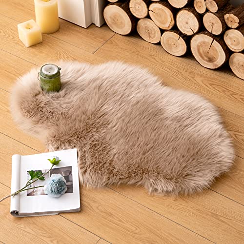 MIULEE Faux Fell Teppich Flauschig Weiche Warm Modern Bodenmatte Sofa Matte Kunstfell Dekofell Unregelmäßig Bettvorleger Wolle Longhair Optik Gemütliches 60x90 cm Ocker von MIULEE