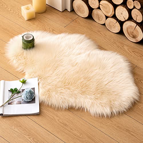 MIULEE Faux Fell Teppich Flauschig Weiche Warm Modern Bodenmatte Sofa Matte Kunstfell Dekofell Unregelmäßig Bettvorleger Wolle Longhair Optik Gemütliches 60x90 cm Yellow von MIULEE