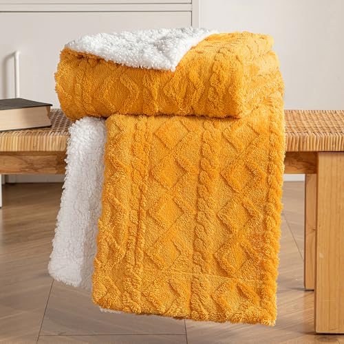 MIULEE Kuscheldecke Decke Sofa Wohndecke 150x200 cm Lammdecke Bettdecke Gestreifte Flauschige Weiche Decke Sofaüberwurf Couchdecke für Bett Sofa Wohnzimmer Helles Orangegelb von MIULEE