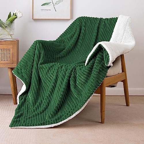 MIULEE Kuscheldecke Dicke Wohndecke Lammdecke Bettdecke Gestreifte Flauschige Weiche Decke Sofaüberwurf Couchdecke für Bett Sofa Wohnzimmer 125x150 cm Dunkelgrün von MIULEE