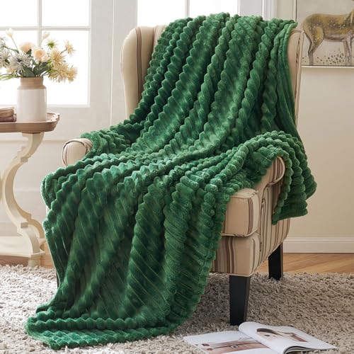 MIULEE Kuscheldecke Flauschig Decke Fleecedecke Flanell Einfarbig Wohndecken Couchdecke Flauschig Überwurf Mikrofaser Tagesdecke Sofadecke Blanket Für Schlafzimmer 60x80Inch 150x200cm Dunkelgrün von MIULEE