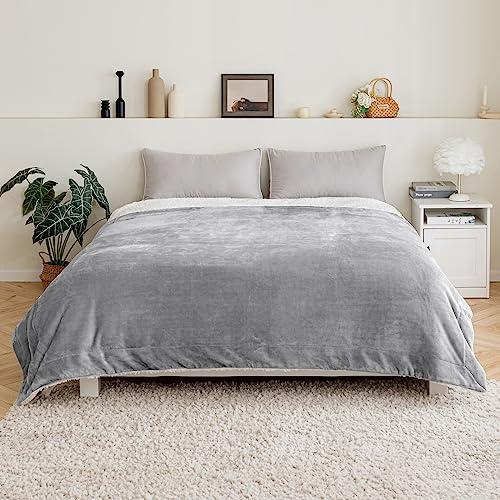 MIULEE Kuscheldecke Flauschig Decke Fleecedecke Wohndecken warm Sherpa Sofaüberwurf Decke Flauschig Überwurf Mikrofaser Tagesdecke Für Bett Sofa Schlafzimmer Büro 220x240 cm Hellgrau von MIULEE