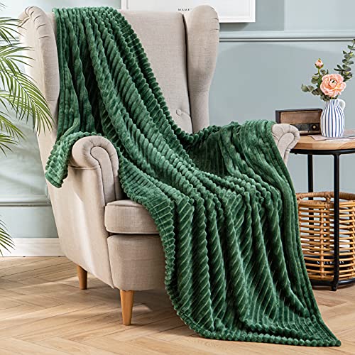 MIULEE Kuscheldecke Fleecedecke Flanell Decke Einfarbig Wohndecken Couchdecke Flauschig Überwurf Mikrofaser Tagesdecke Sofadecke Blanket Für Bett Sofa Schlafzimmer Büro 65x82Inch 170x210cm Dunkelgrün von MIULEE