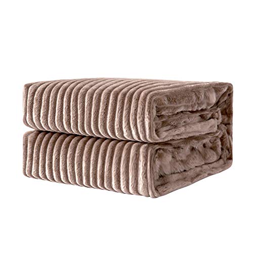MIULEE Kuscheldecke Fleecedecke Flanell Decke Mit Pompoms Einfarbig Wohndecken Couchdecke Flauschig Überwurf Mikrofaser Tagesdecke Sofadecke Blanket Für Bett Sofa Schlafzimmer Büro 125x150 cm Braun MIULEE Kuscheldecke Fleecedecke Flanell Decke Mit Pompoms Einfarbig Wohndecken Couchdecke Flauschig Überwurf Mikrofaser Tagesdecke Sofadecke Blanket Für Bett Sofa Schlafzimmer Büro 125x150 cm Braun von MIULEE