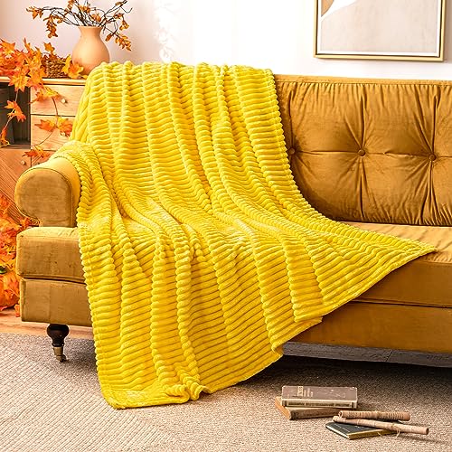 MIULEE Kuscheldecke Fleecedecke Flanell Decke Pompoms Einfarbig Wohndecken Couchdecke Flauschig Überwurf Mikrofaser Tagesdecke Sofadecke Blanket Bett Sofa Schlafzimmer Büro 150x200 cm Zitronengelb von MIULEE