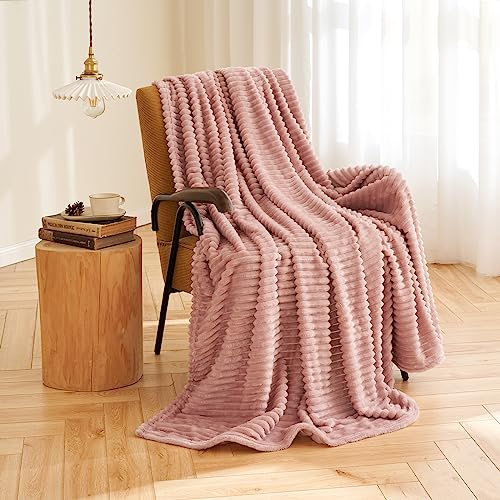 MIULEE Kuscheldecke Fleecedecke Flanell Decke Pompoms Einfarbig Wohndecken Couchdecke Flauschig Überwurf Mikrofaser Tagesdecke Sofadecke Blanket Für Bett Sofa Schlafzimmer Büro 125x150 cm Bordeauxrot von MIULEE