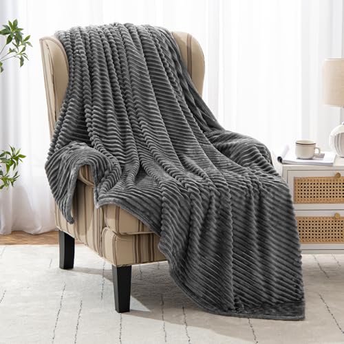 MIULEE Kuscheldecke Fleecedecke Flanell Decke Pompoms Einfarbig Wohndecken Couchdecke Flauschig Überwurf Mikrofaser Tagesdecke Sofadecke Blanket Für Bett Sofa Schlafzimmer Büro 130x150 cm Dunkelgrau von MIULEE
