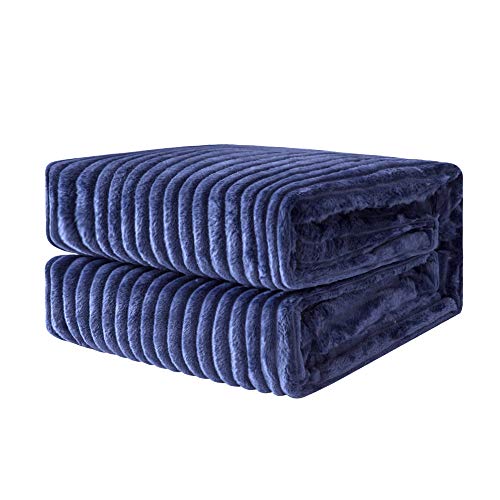 MIULEE Kuscheldecke Fleecedecke Flanell Decke Pompoms Einfarbig Wohndecken Couchdecke Flauschig Überwurf Mikrofaser Tagesdecke Sofadecke Blanket Für Bett Sofa Schlafzimmer Büro 150x200 cm Dunkelblau von MIULEE
