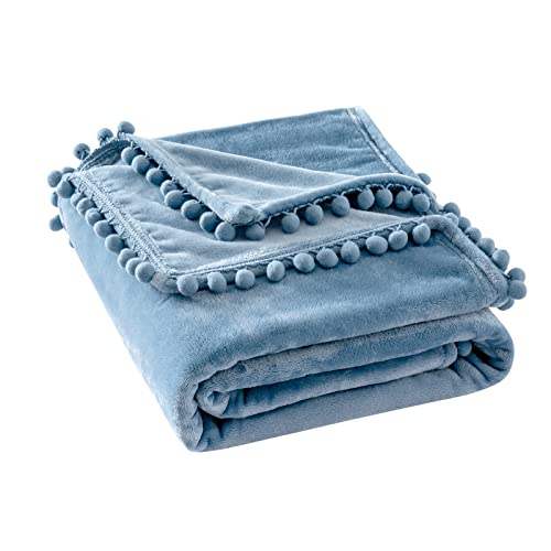 MIULEE Kuscheldecke Fleecedecke Flanell Decke mit Pompoms Einfarbig Wohndecken Couchdecke Flauschig Überwurf Mikrofaser Tagesdecke Sofadecke Blanket, 150x200cm, Graublau von MIULEE