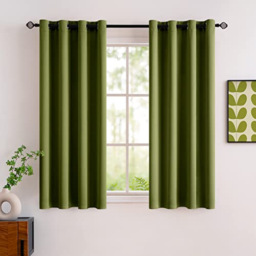 MIULEE Vorhang Kurz Fenster mit Ösen, Verdunkelungsvorhänge Olivgrün für Kleine Fenster, Gardinen Verdunkelung Modern Wohnzimmer Schlafzimmer, 2er Set Weicher Abdunkelnde Vorhänge, Jeder 137X117 cm von MIULEE