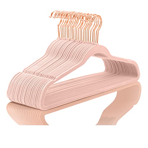Hochwertige Samt-Kleiderbügel (30 Stück) Strapazierfähig – rutschfeste Samt-Kleiderbügel in Blush Pink – Kupfer-/Roségold-Haken, platzsparende Kleiderbügel (Blush Pink) von MIZGI