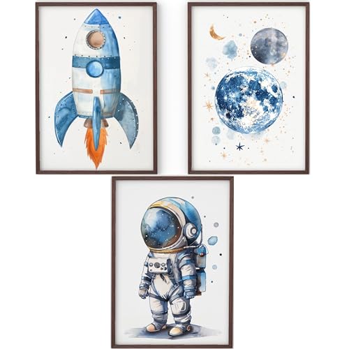MJ-Graphics® Poster Set Kinder Astronaut, Tierbilder Babyzimmer Deko, 3xA4 Bilder Kinderzimmer, Weltraum Rakete Planet Junge Ohne Rahmen von MJ-GRAPHICS