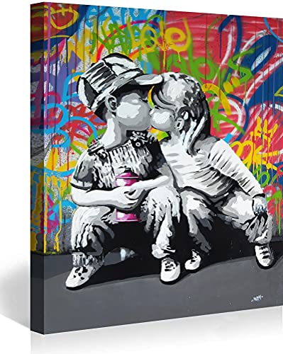 MJEDC Banksy Bilder Leinwand Children Kissing Graffiti Street Art Leinwandbild Fertig Auf Keilrahmen Kunstdrucke Wohnzimmer Wanddekoration Deko XXL 60x80cm(23.6x31.5inch) von MJEDC