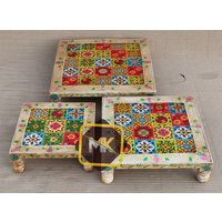 Aus Holz Chowki Handgefertigte Fliesen Ausgestattet 3Er-Set Bajot Natürliche Schöne Fliesenarbeit Pooja Room Home Decor Handicraft Aus Holz Chowki Handgefertigte Fliesen Ausgestattet 3Er-Set Bajot Natürliche Schöne Fliesenarbeit Pooja Room Home Decor Handicraft von MKARTHANDICRAFT